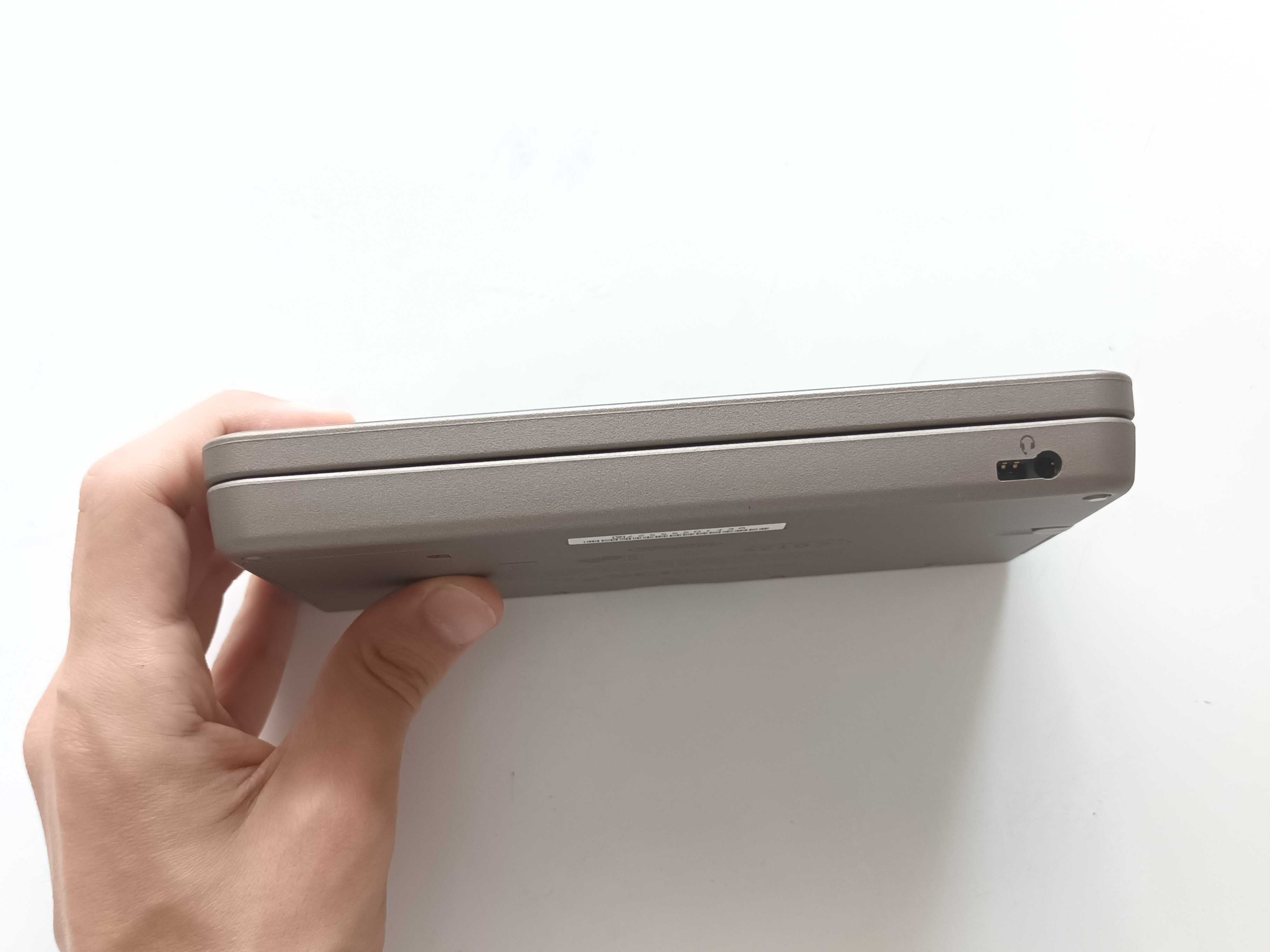 Продавам Nintendo DSi XL с качени много игри
