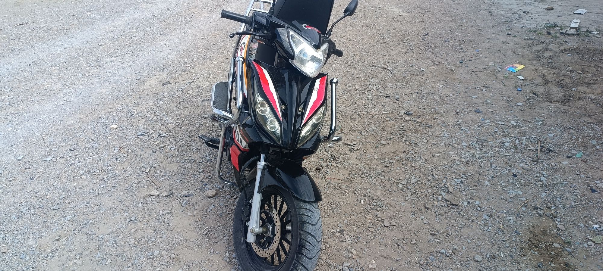 Продаётся скутер 110 кубов полу автомат 4  скорости