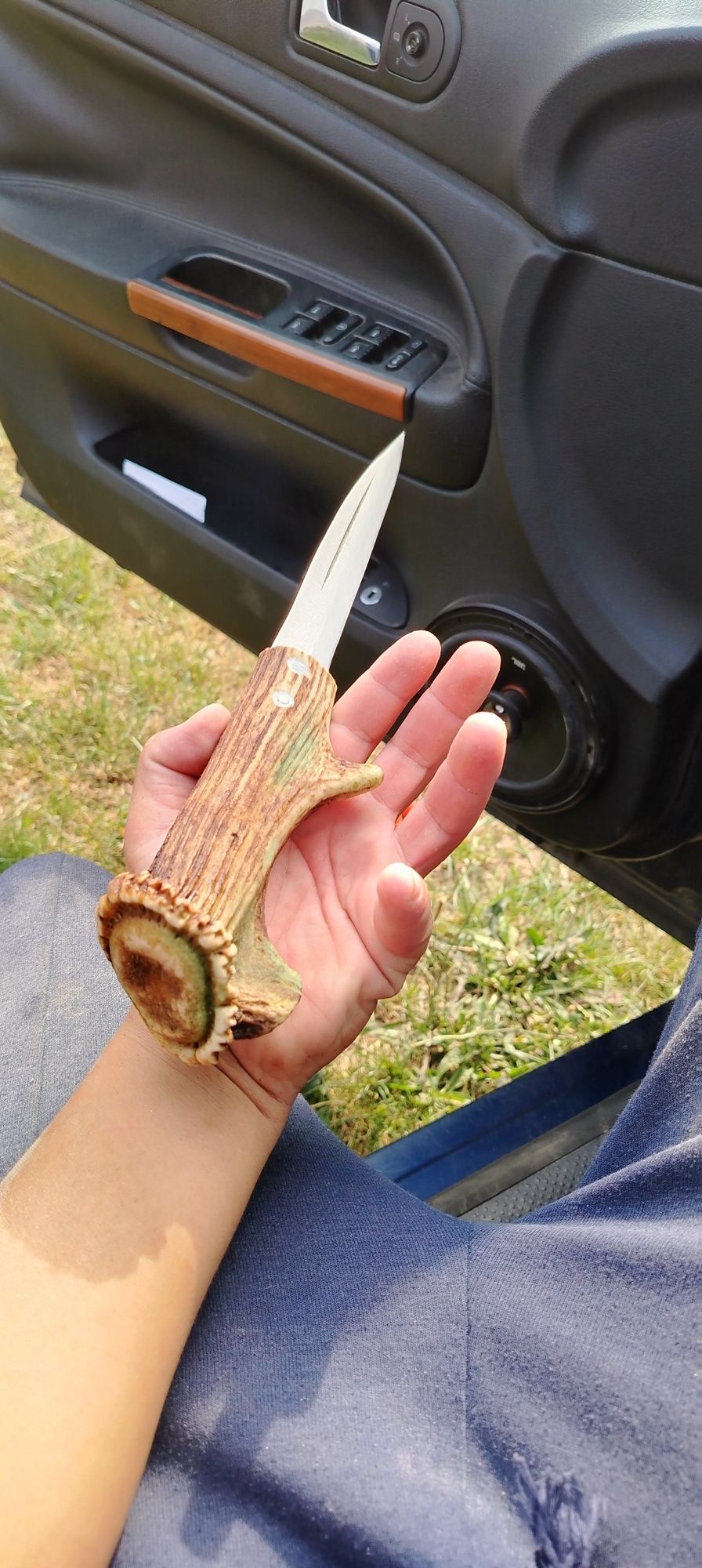Cuțit mâner corn de cerb făcut manual