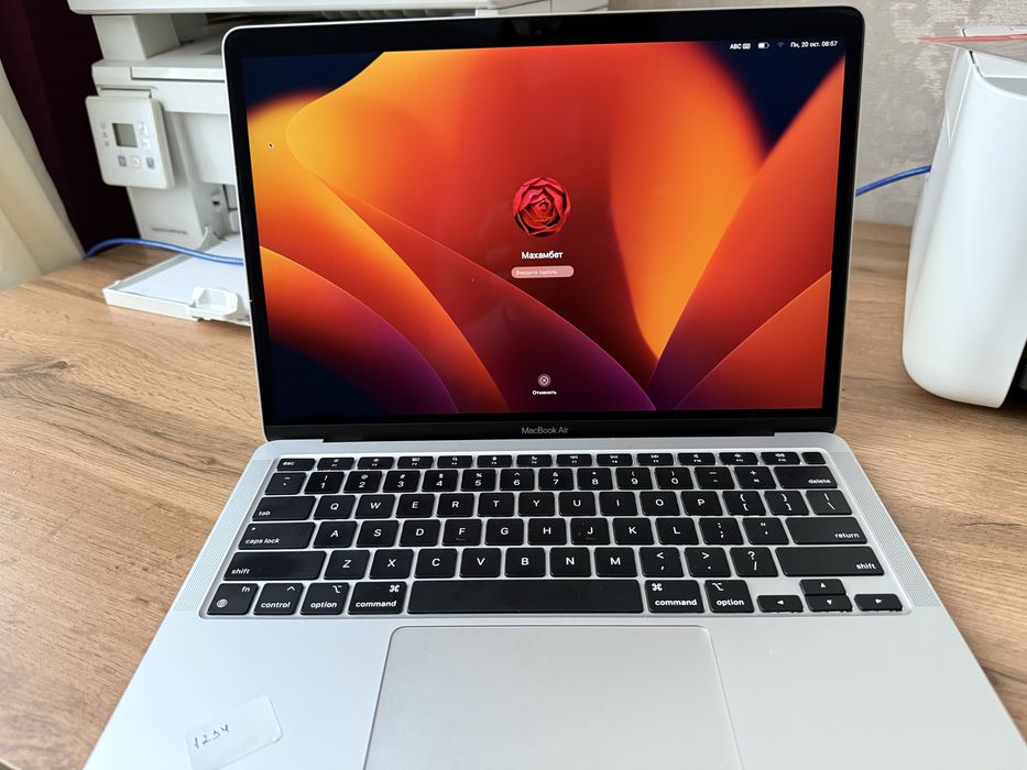 Продам Масbook Air 2020