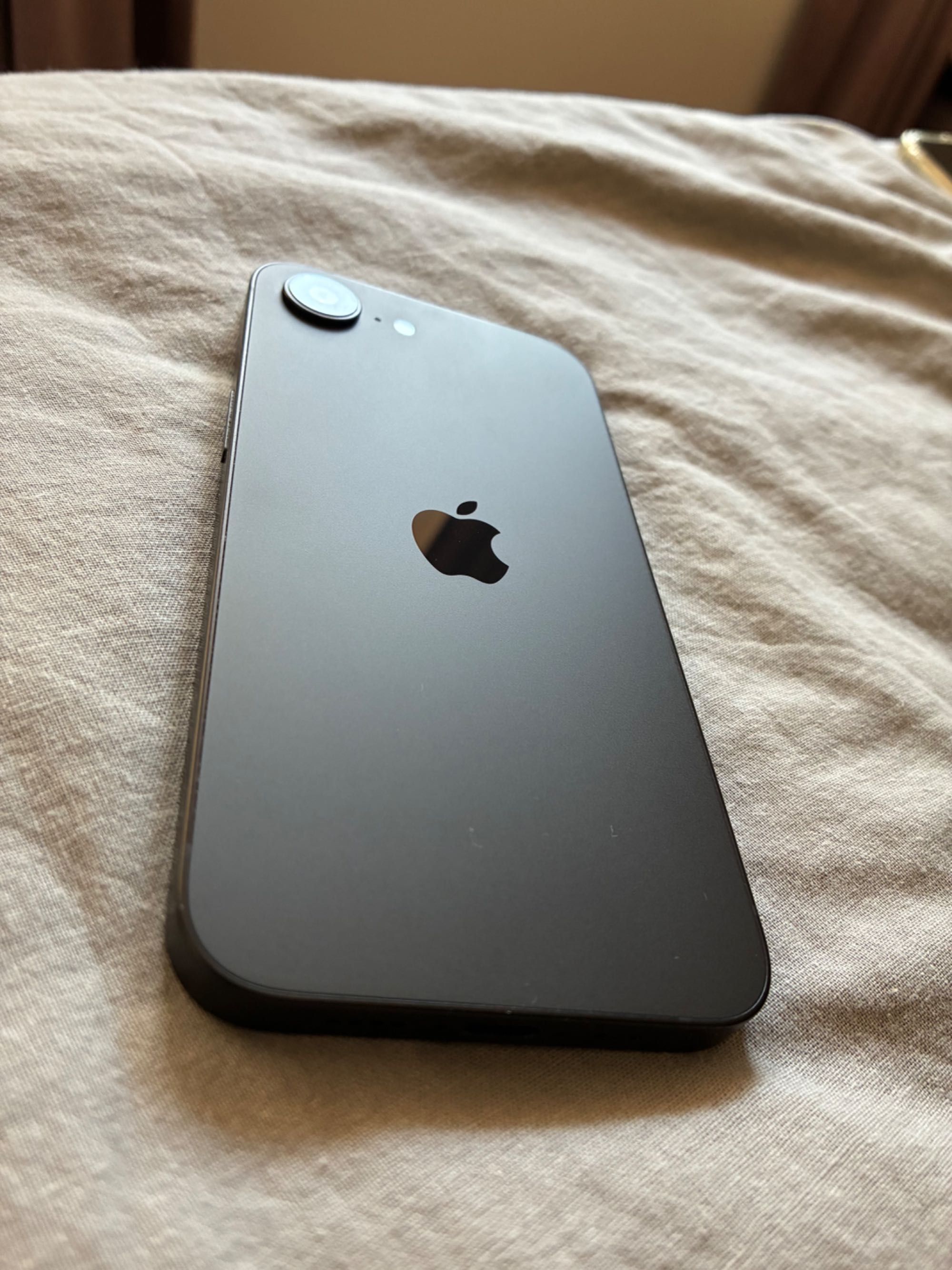 Apple iPhone 16e