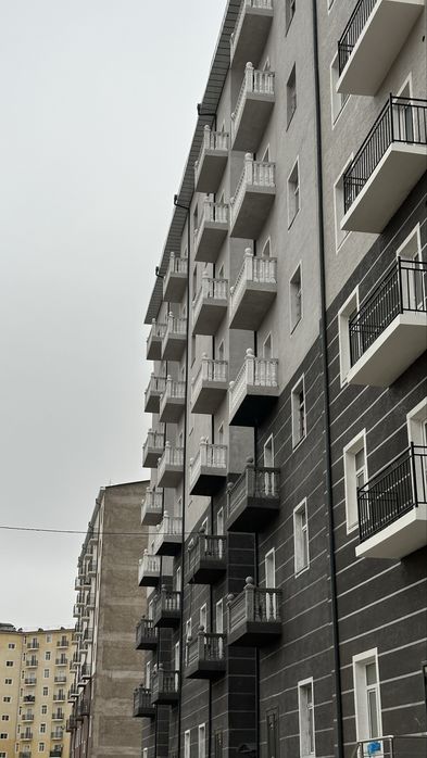 2 xonali kvartira sotiladi