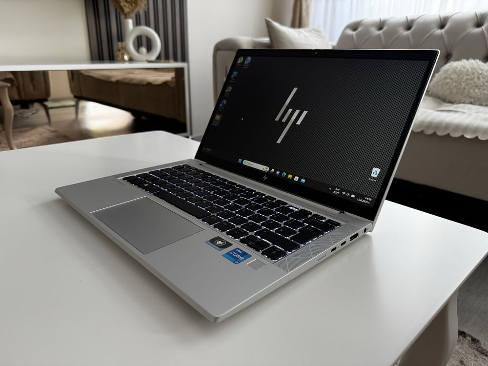 Лаптоп HP elitebook 830 G8