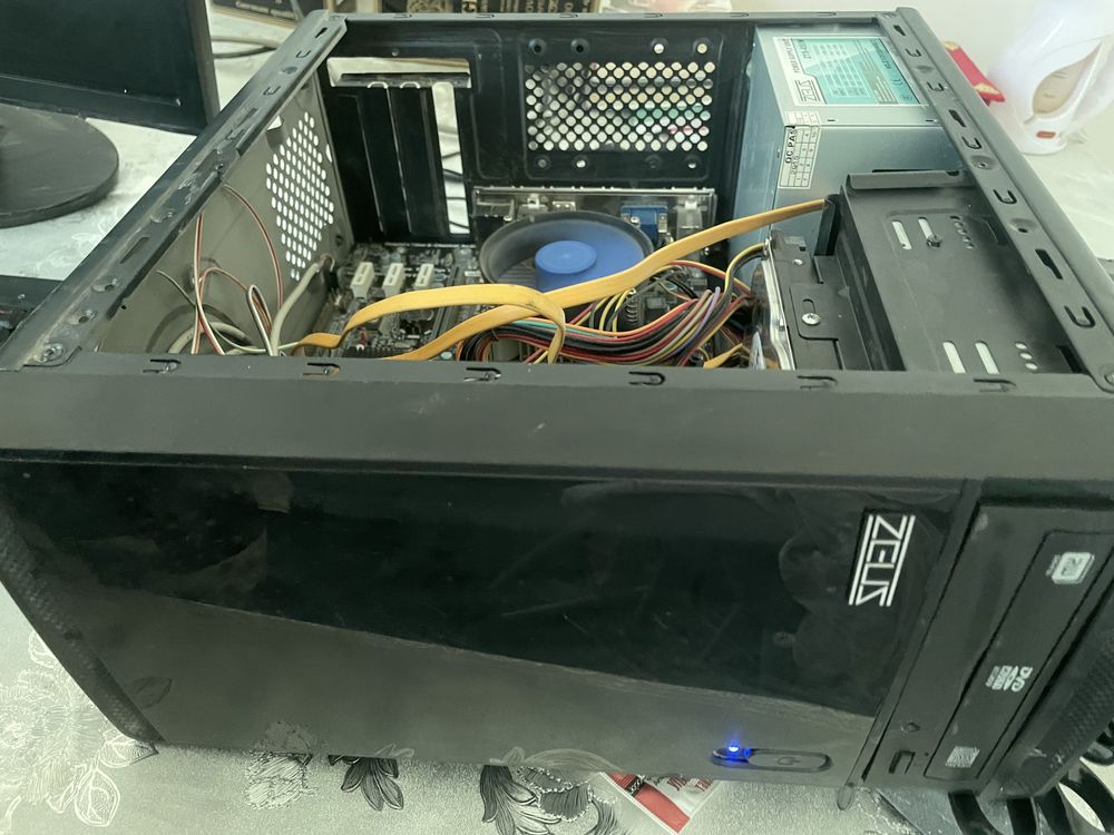 Kompyuter ZEUZ AC 220