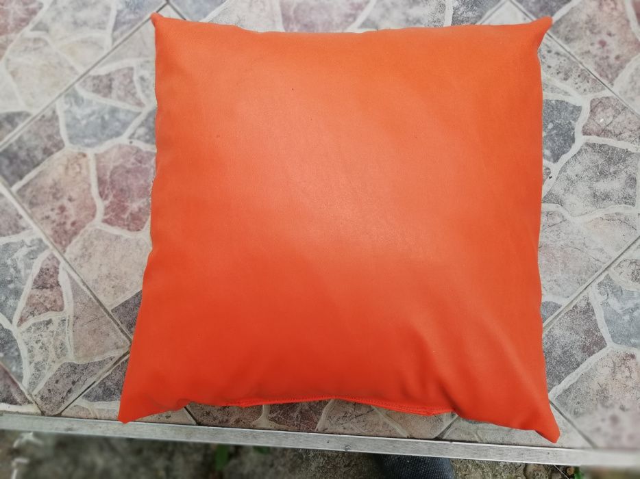 Vând perne canapea 6 buc, 20 lei buc.