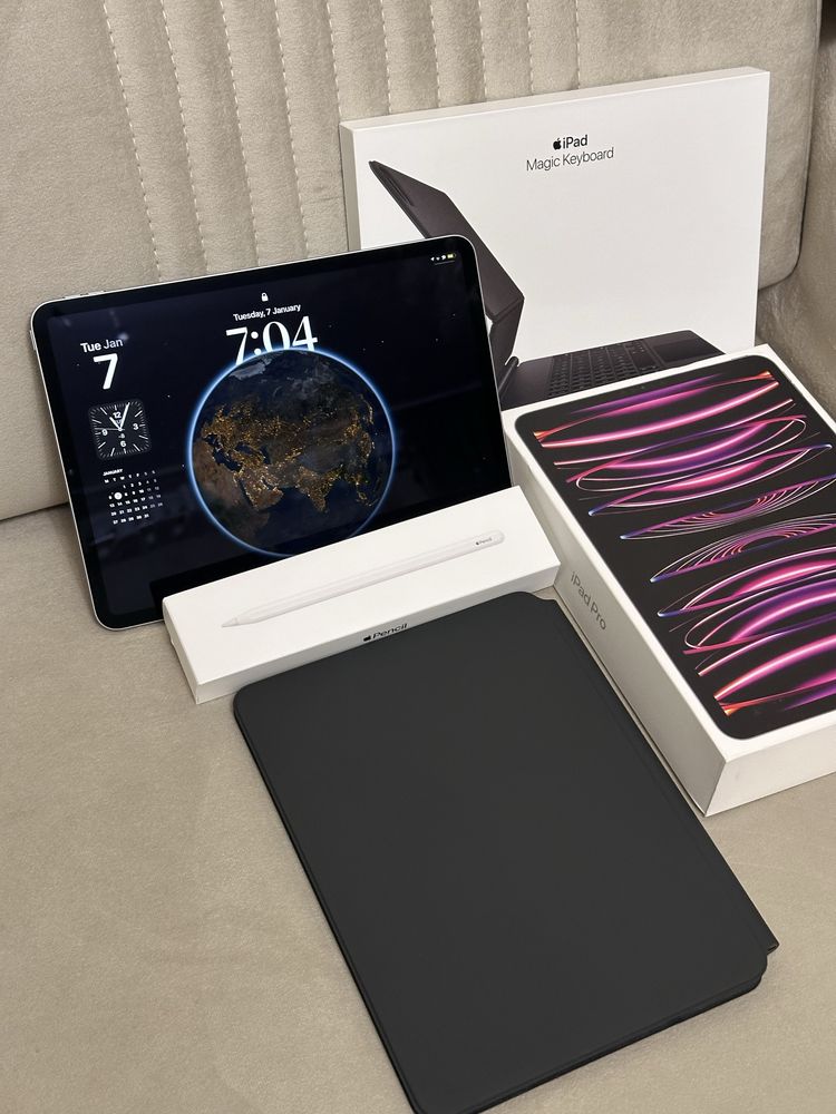 iPad Pro 11, Magic Keyboard, Apple pencil