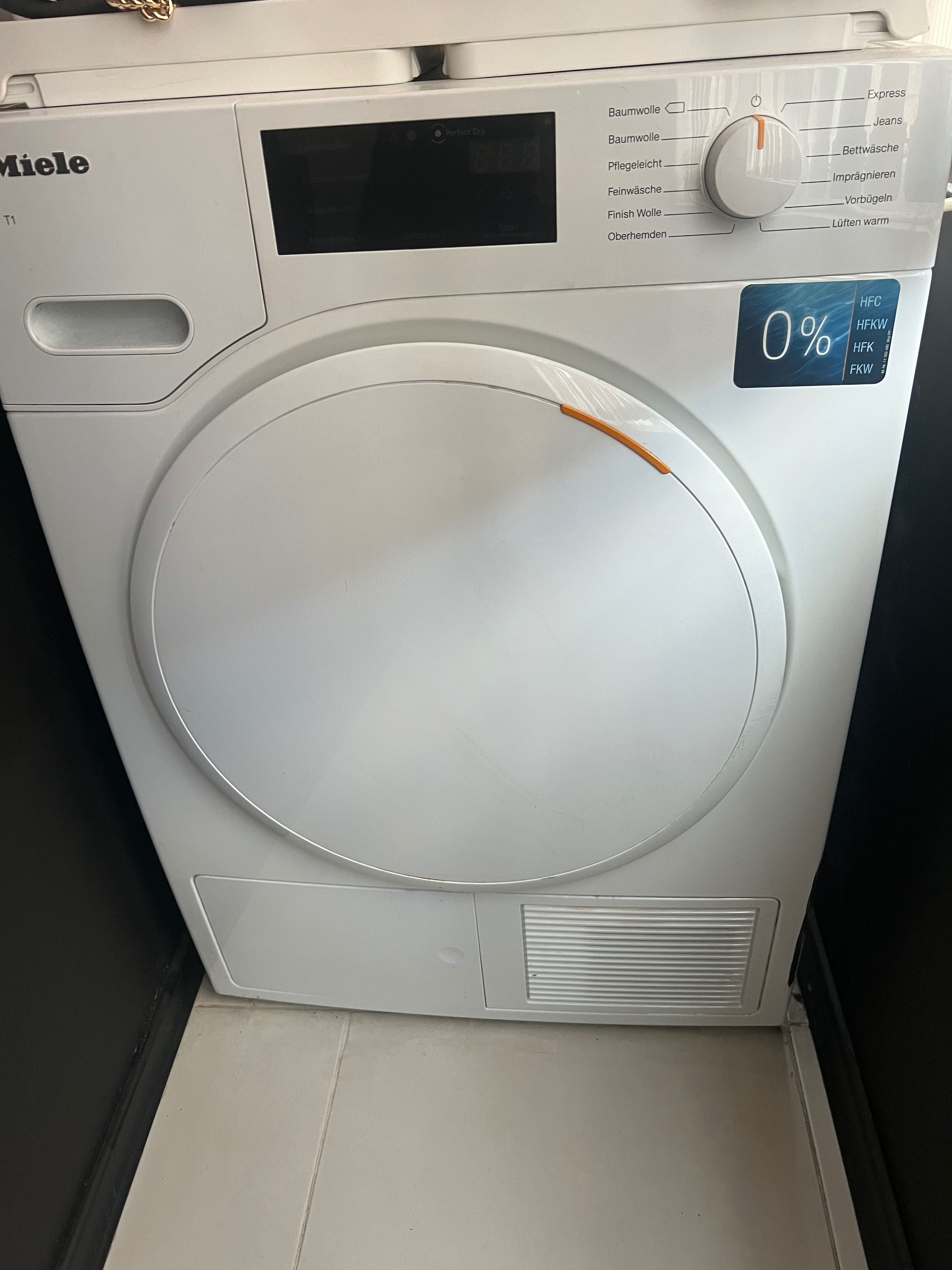 Сушилня Miele TWB140