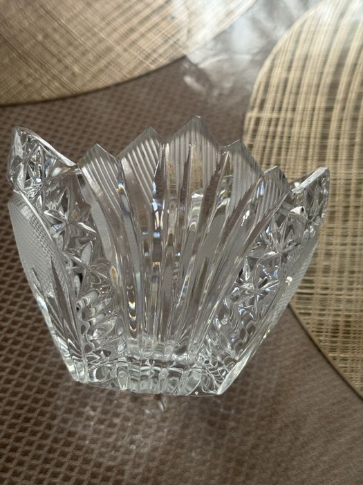 Хрустальные вазы.