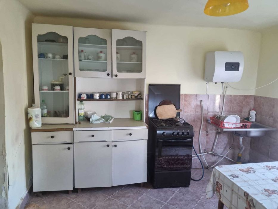 Casa, spatiu comercial,  teren 3025 mp, sat Ciuperceni, pret excelent