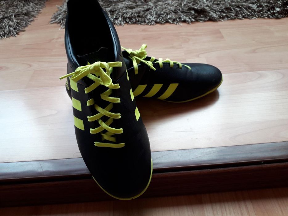 Adidași marca Adidas