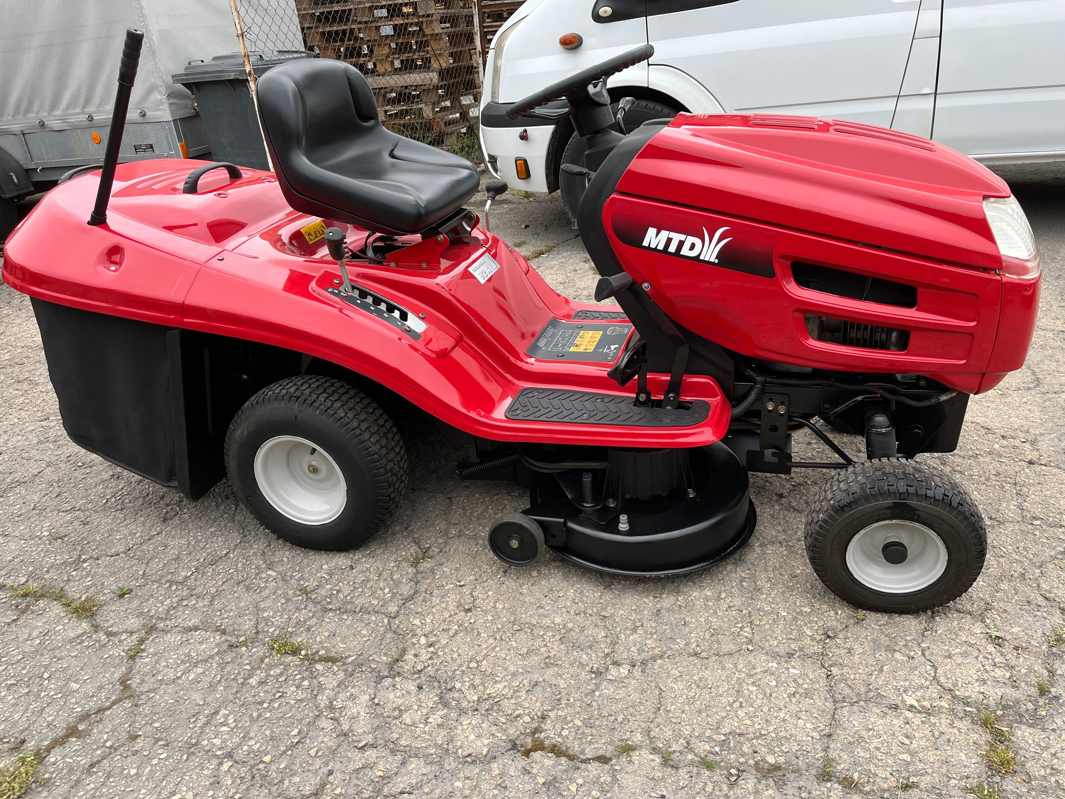 Тракторна косачка MTD Briggs 17.0hp почти нова