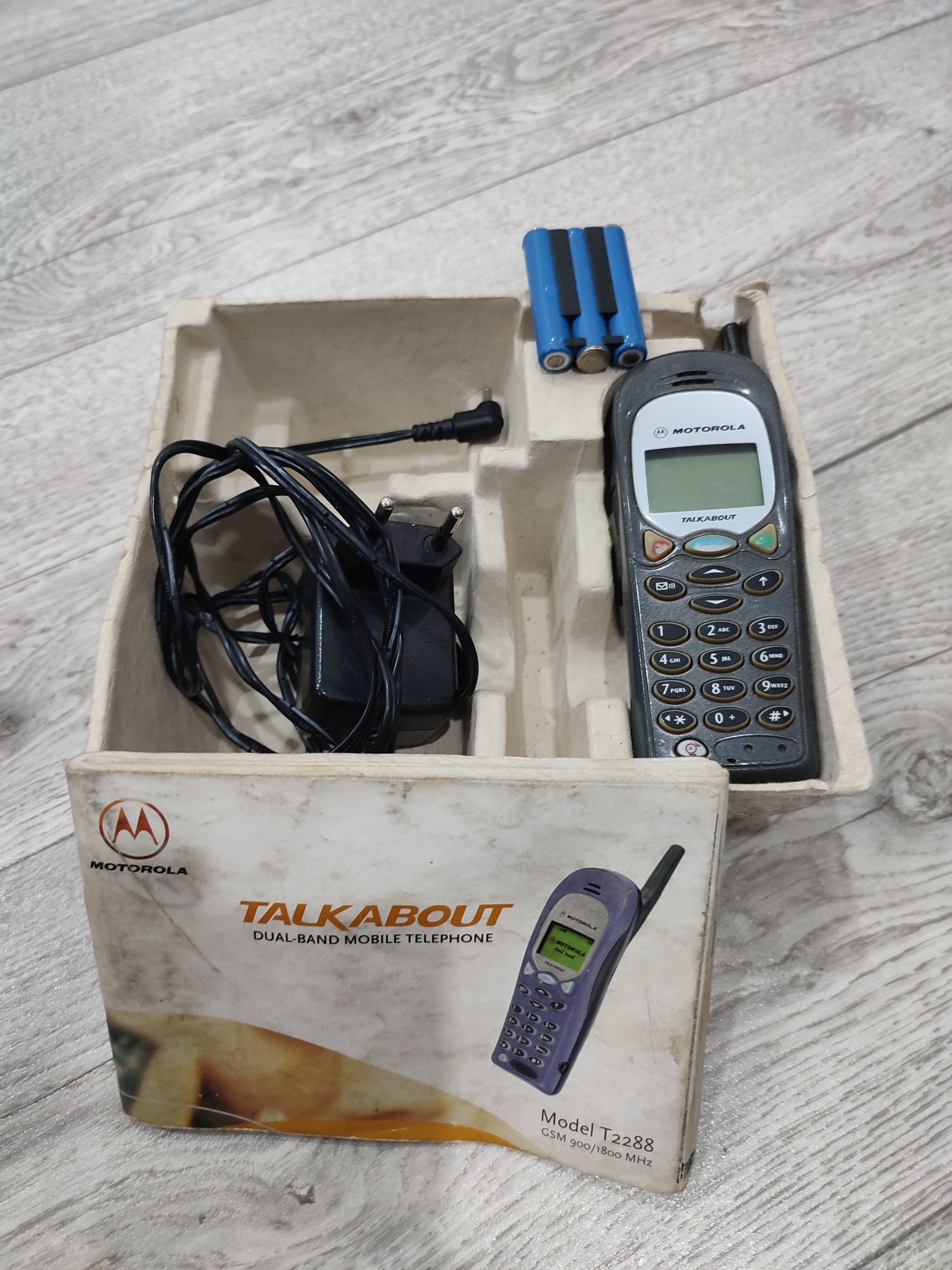 Motorola T22-88 продам раритет телефон.