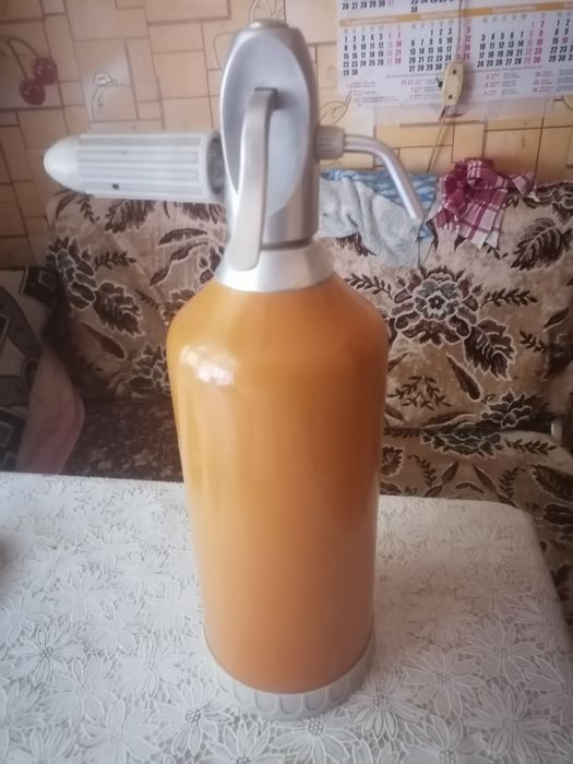 Продам Сифон советский вазу и лампу настольную.