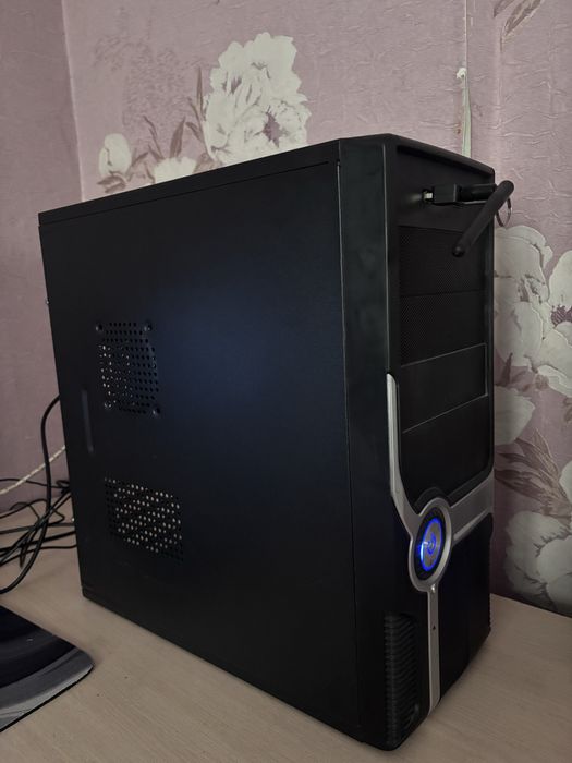 Системный блок с монитором