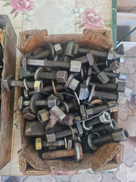 Șuruburi menghina bride