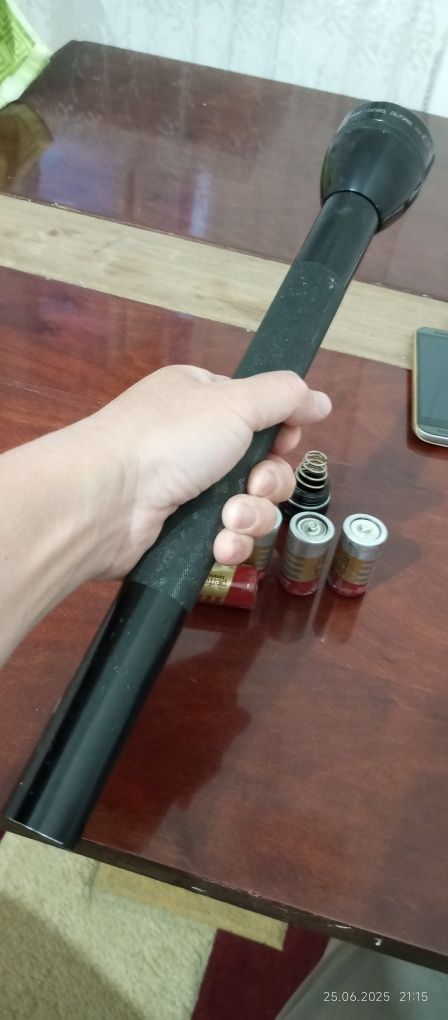 Фонарь Mag-lite .
