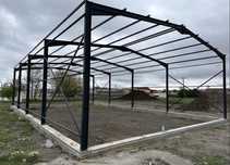 Vand hala pe structura metalica