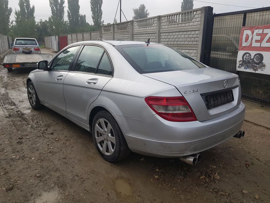 Capota/Porbagaj/Bara spate/Stop spate/Mercedes C-Class W204 berlina