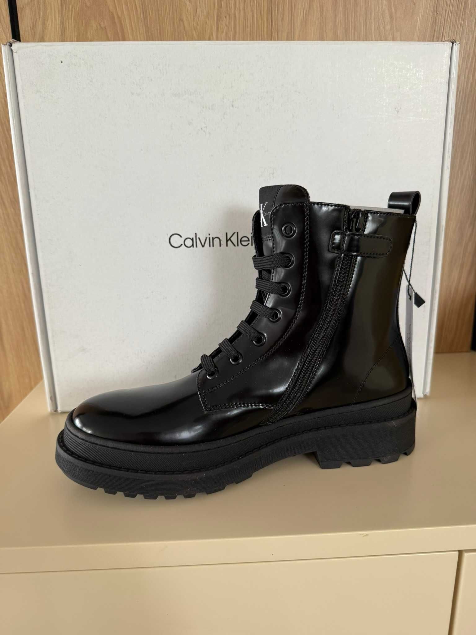 Нови боти Calvin Klein