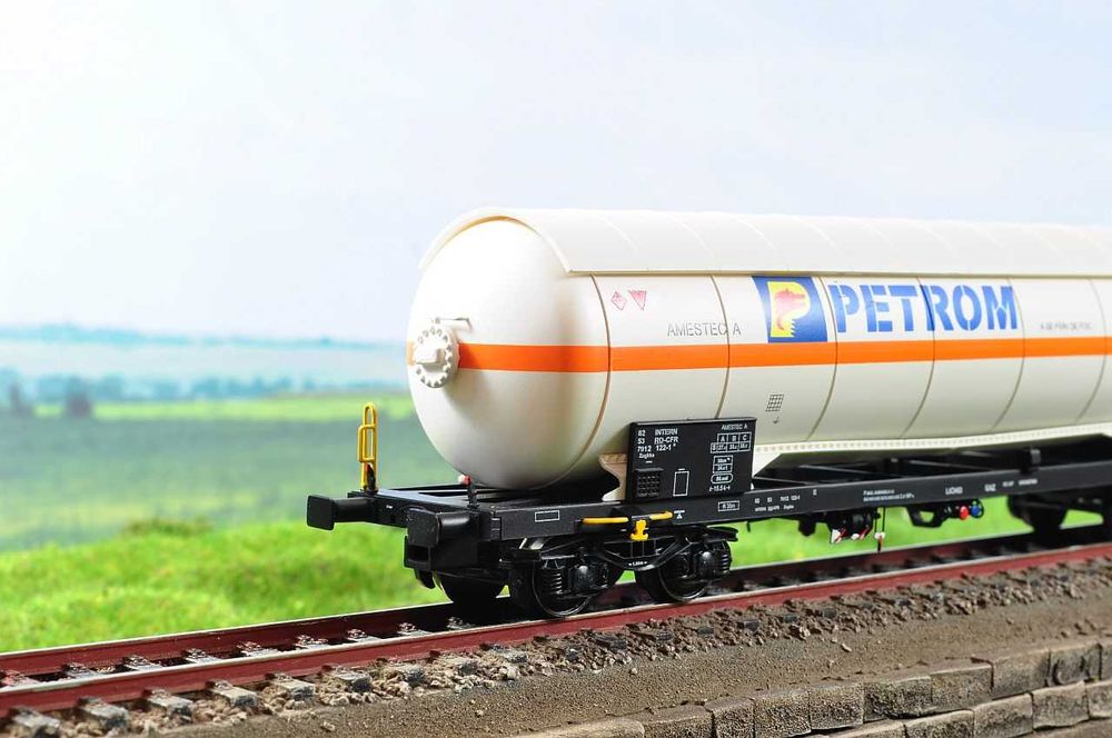 Set trei vagoane cisternă CFR PETROM Amintiri Feroviare 35002 Nou H0