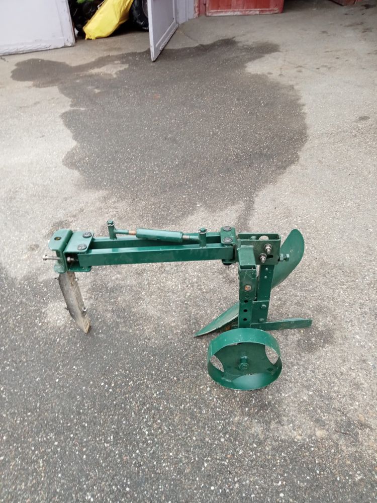 Plug reglabil pentru motocultor