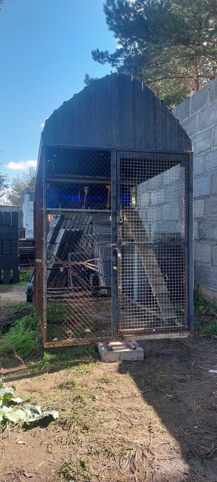 Вольер для куриц, цыплят, петухов.