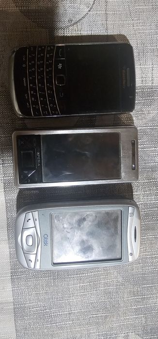 Телефони три броя