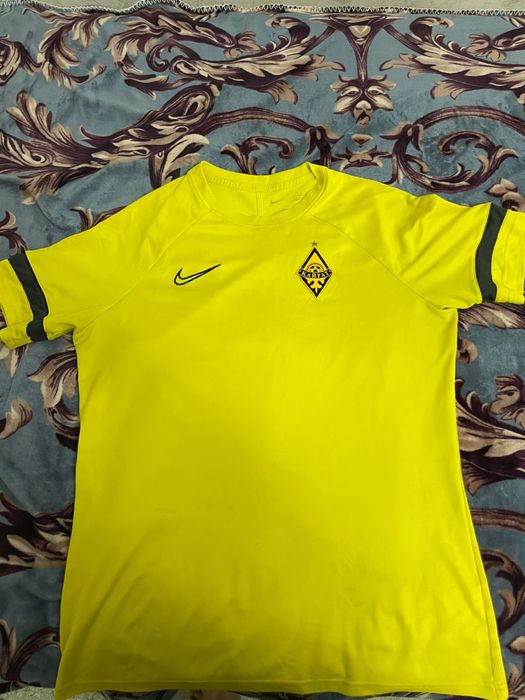 Тренировочная футболка, дождевик, кофта