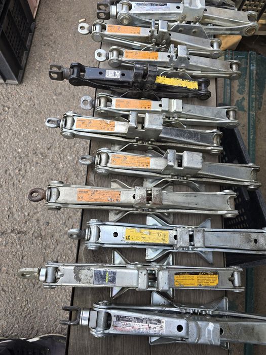 Домкраты оригинальные б/у