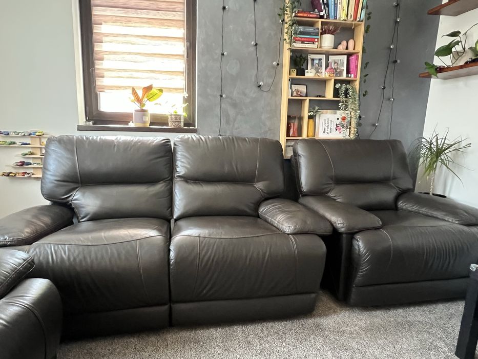 Vand canapea piele stare foarte buna