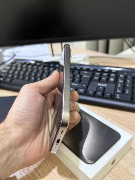 Продам iPhone 15 Pro Max 256GB Natural Titanium