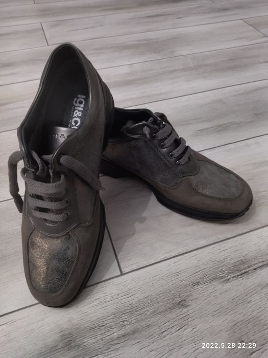 Pantofi din piele