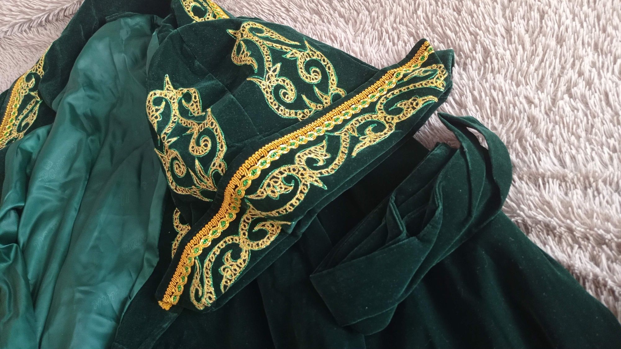 Казахский мужской чапан темно-зеленый