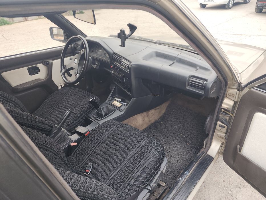 BMW E30 в хорошем состоянии  бед ДТП
