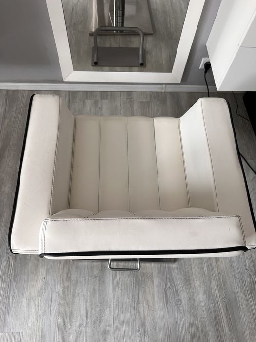 Scaun coafor+ oglinga si corp mobilier