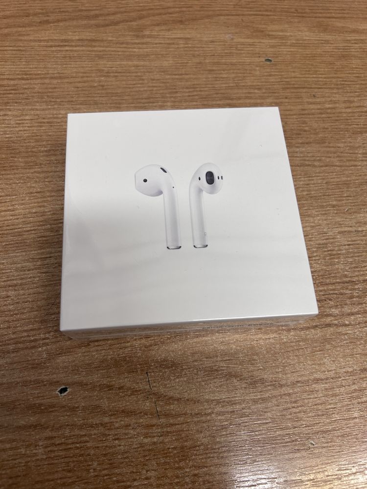 Apple airpods 2 + charge case - две години гаранция