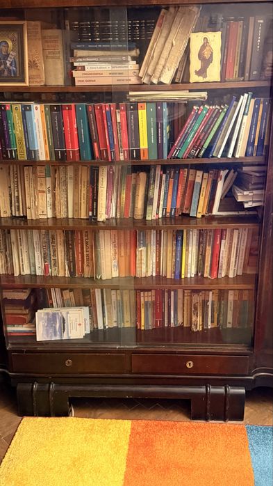 Biblioteca vintage, lemn masiv, cu geamuri