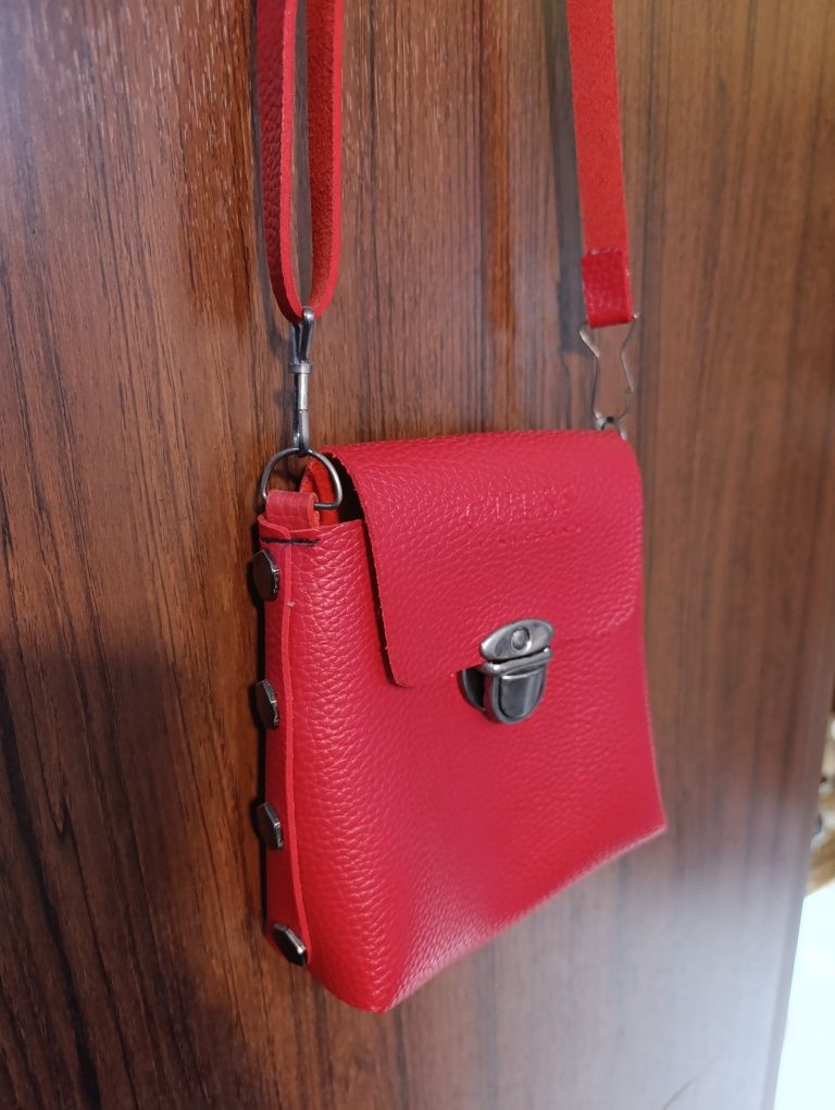 Дамска мини чанта Guess
