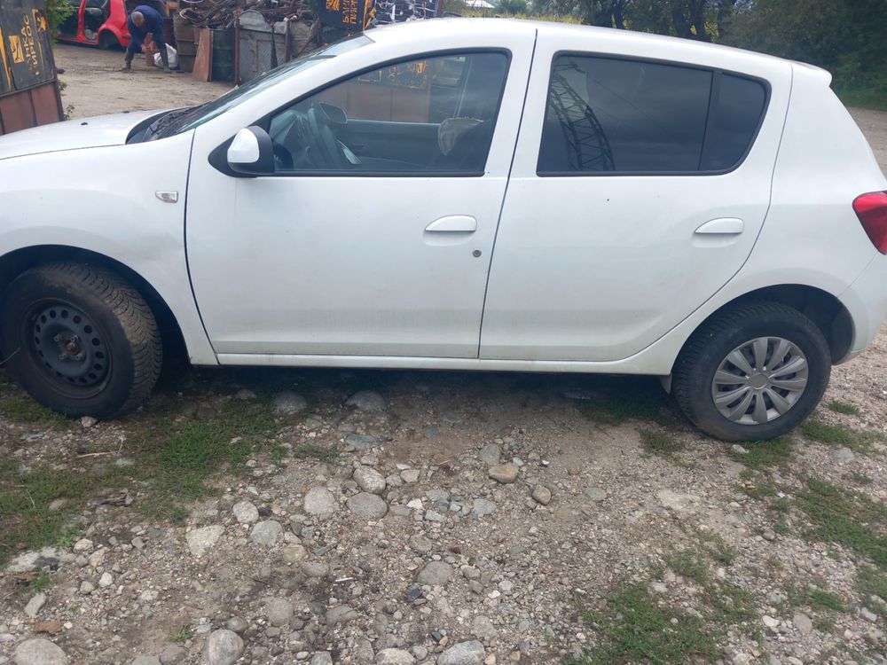 Dacia Sandero на части