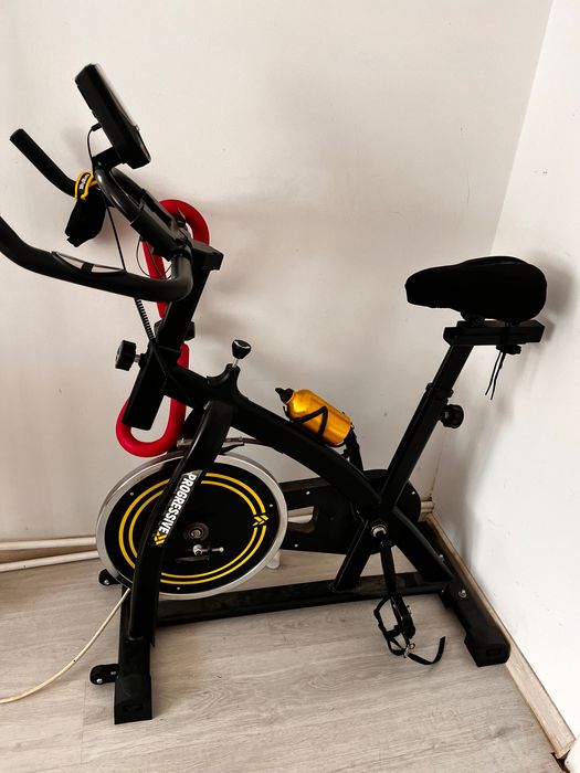 Vând bicicletă fitnes