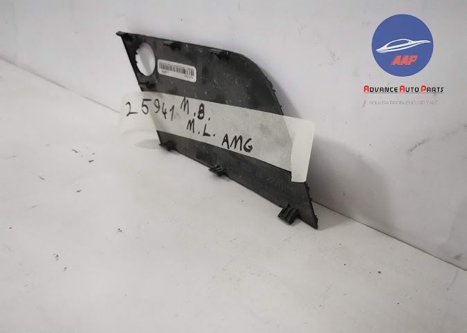 Оригинален Горен Десен Орнамент за Долна Решетка Mercedes-Benz М-Клас