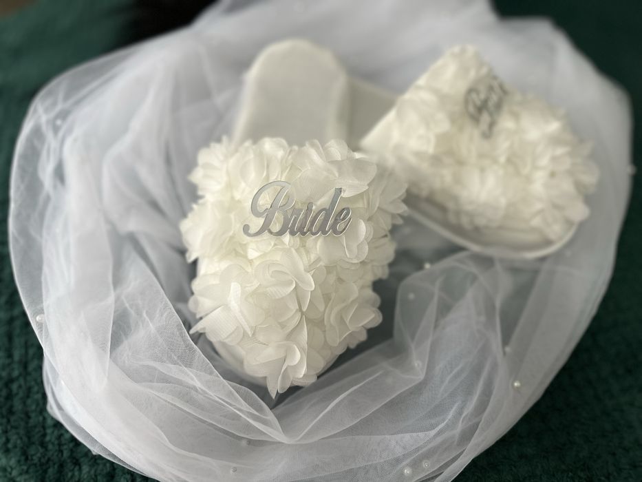Set papucei si diadema bride