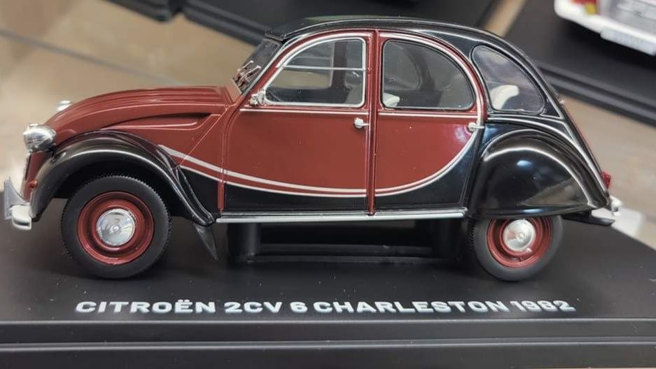 Citroen 2CV6 Charleston 1:24, sigilat, Automobile de neuitat