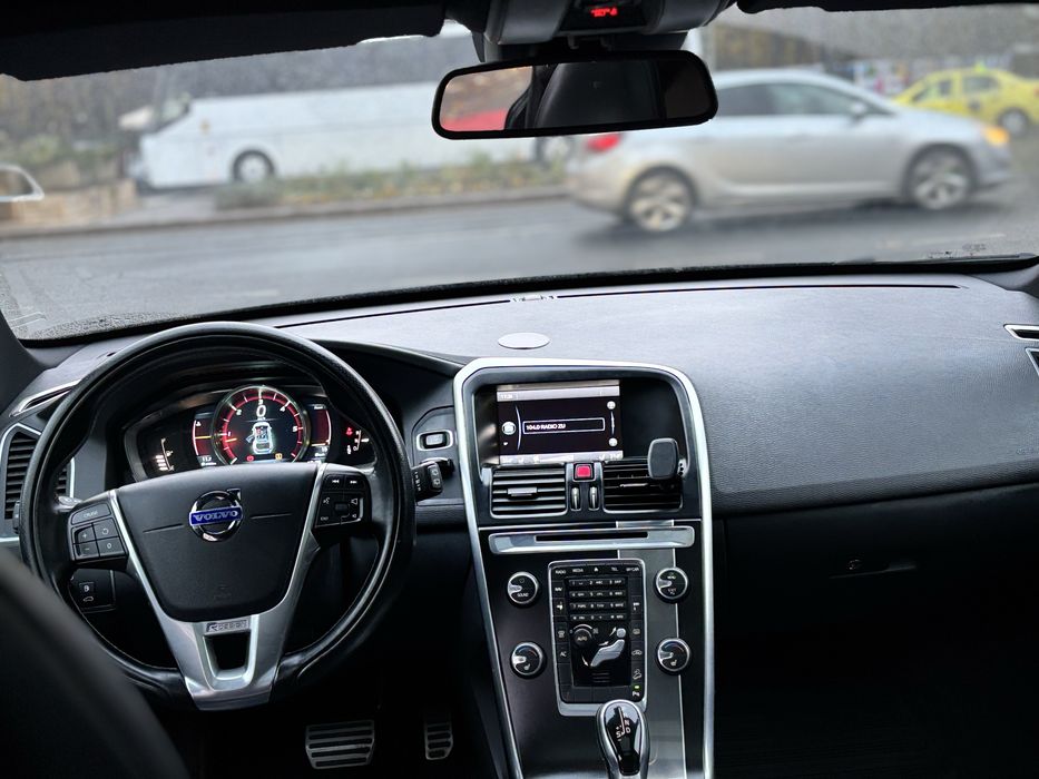 Volvo XC 60 - 2,4 D5 4x4 AWD - R Design,  215 Cp - Model 2015