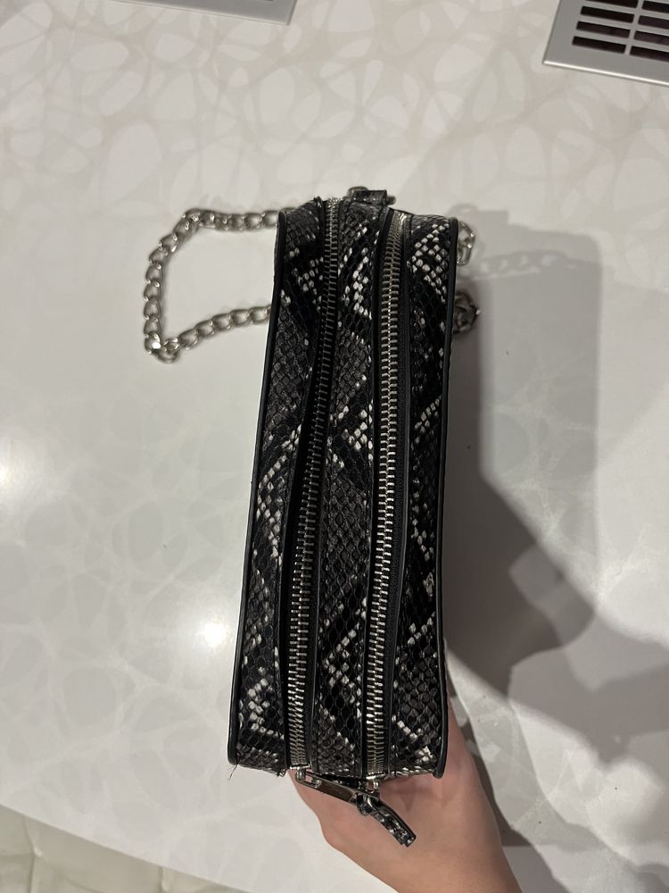Чанта Bershka с животински принт