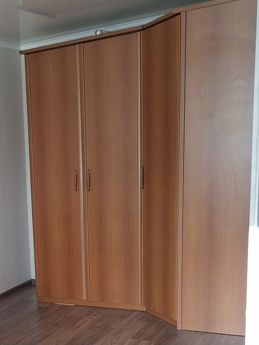 Продам угловой  шкаф