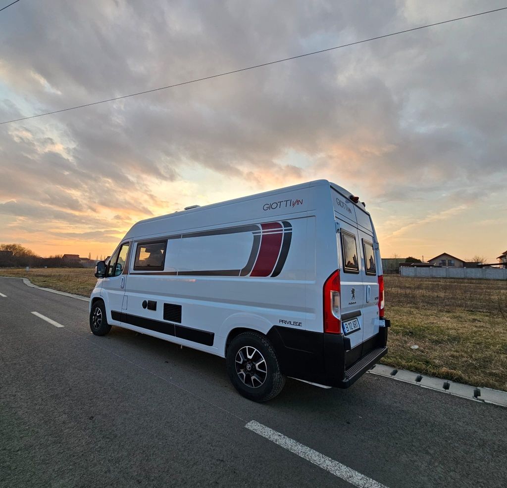 Inchiriez autorulota si campervan