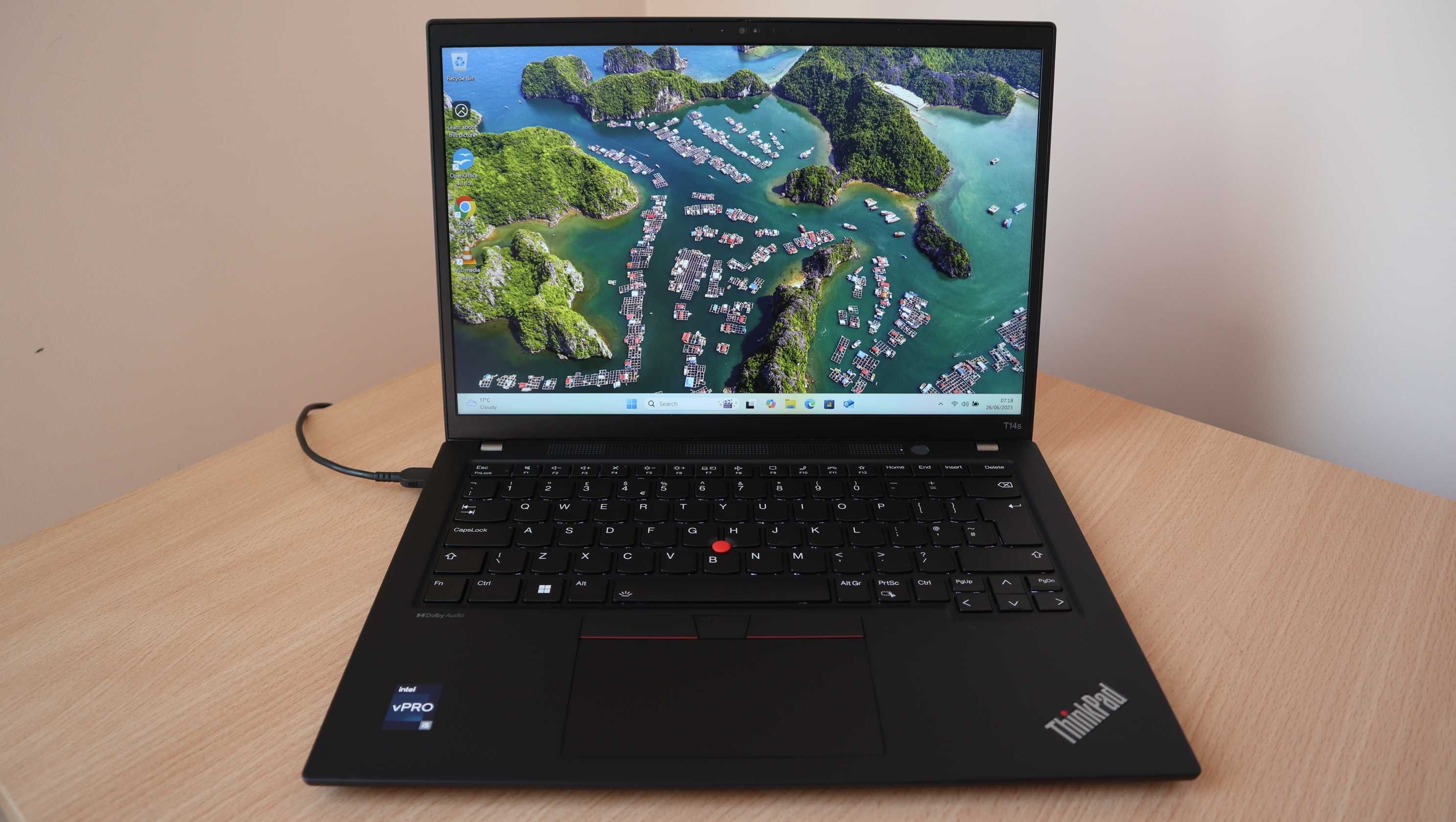 Lenovo ThinkPad T14s 4 Gen / i5 1345U / SSD 256GB / 16GB
