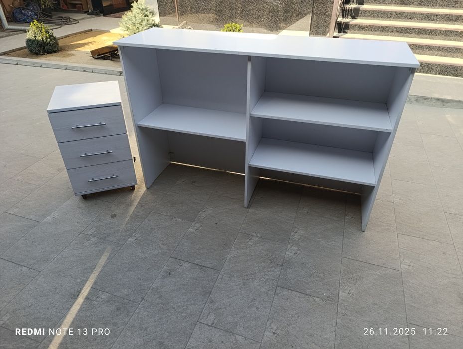 Продам стол ресепшн