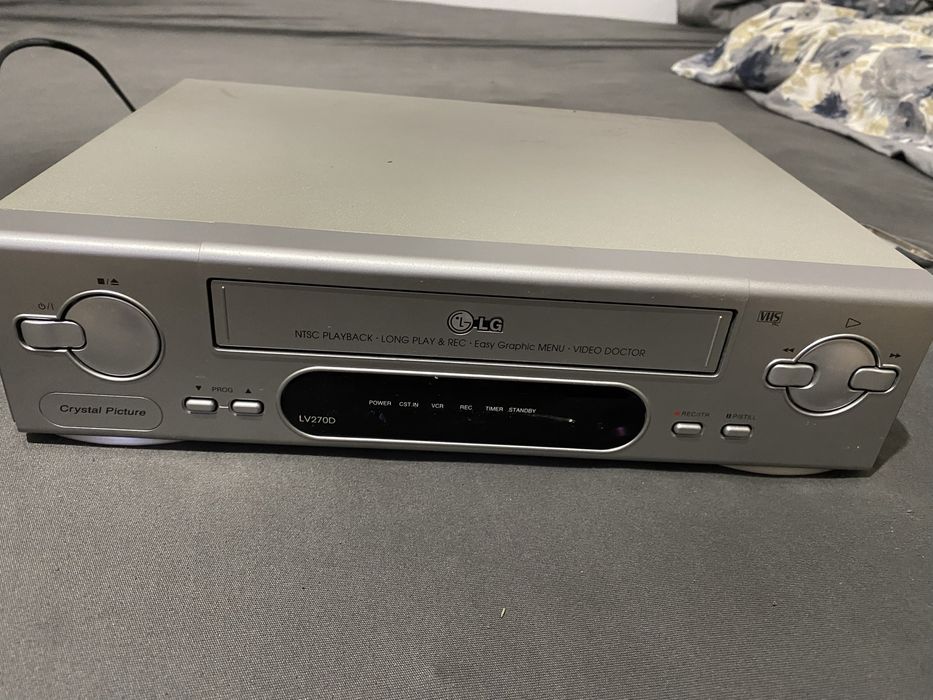 Video Lg( nu functioneaza, introduce caseta si la apasare o scoate)